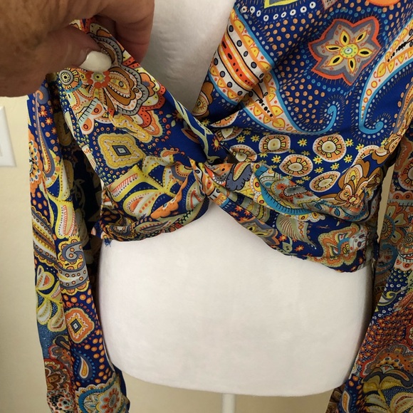 FASHION NOVA beautiful satin crop top in new condition. Rucking in back. Gorg xl - Picture 10 of 12